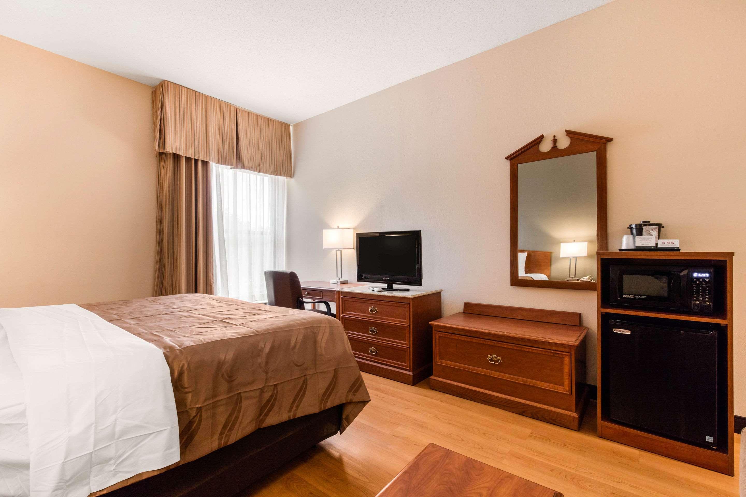 Quality Inn Valley - West Point Bagian luar foto