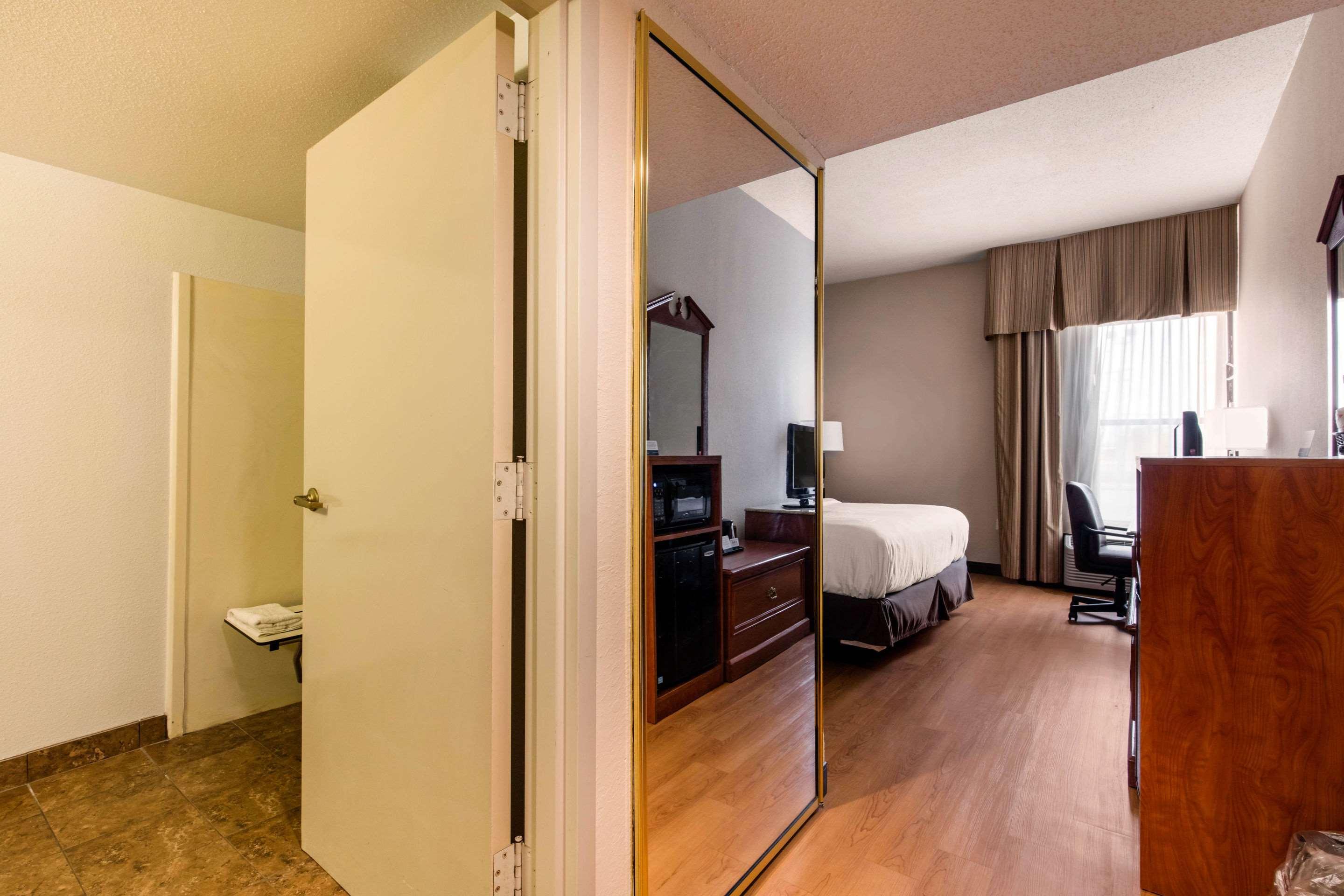 Quality Inn Valley - West Point Bagian luar foto