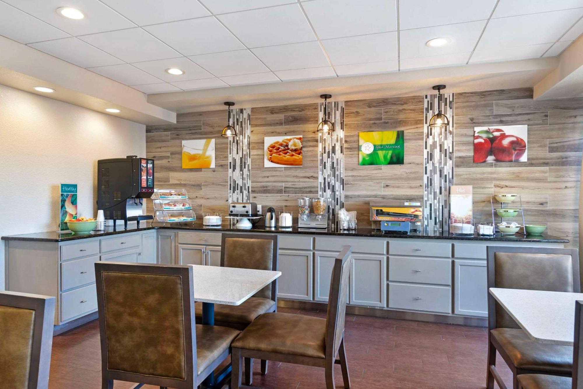 Quality Inn Valley - West Point Bagian luar foto