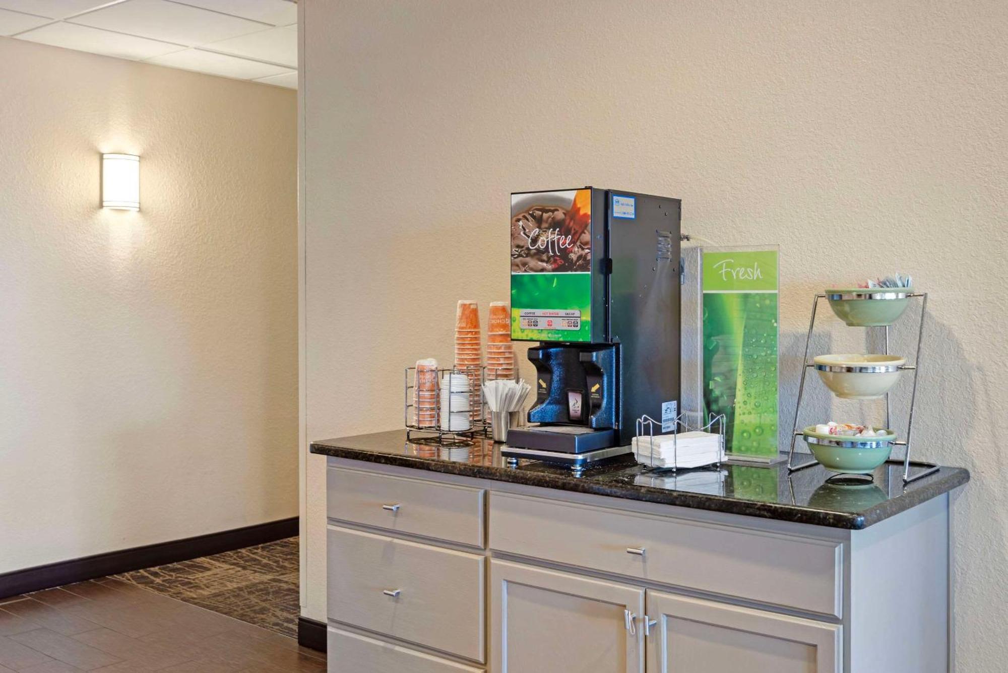 Quality Inn Valley - West Point Bagian luar foto
