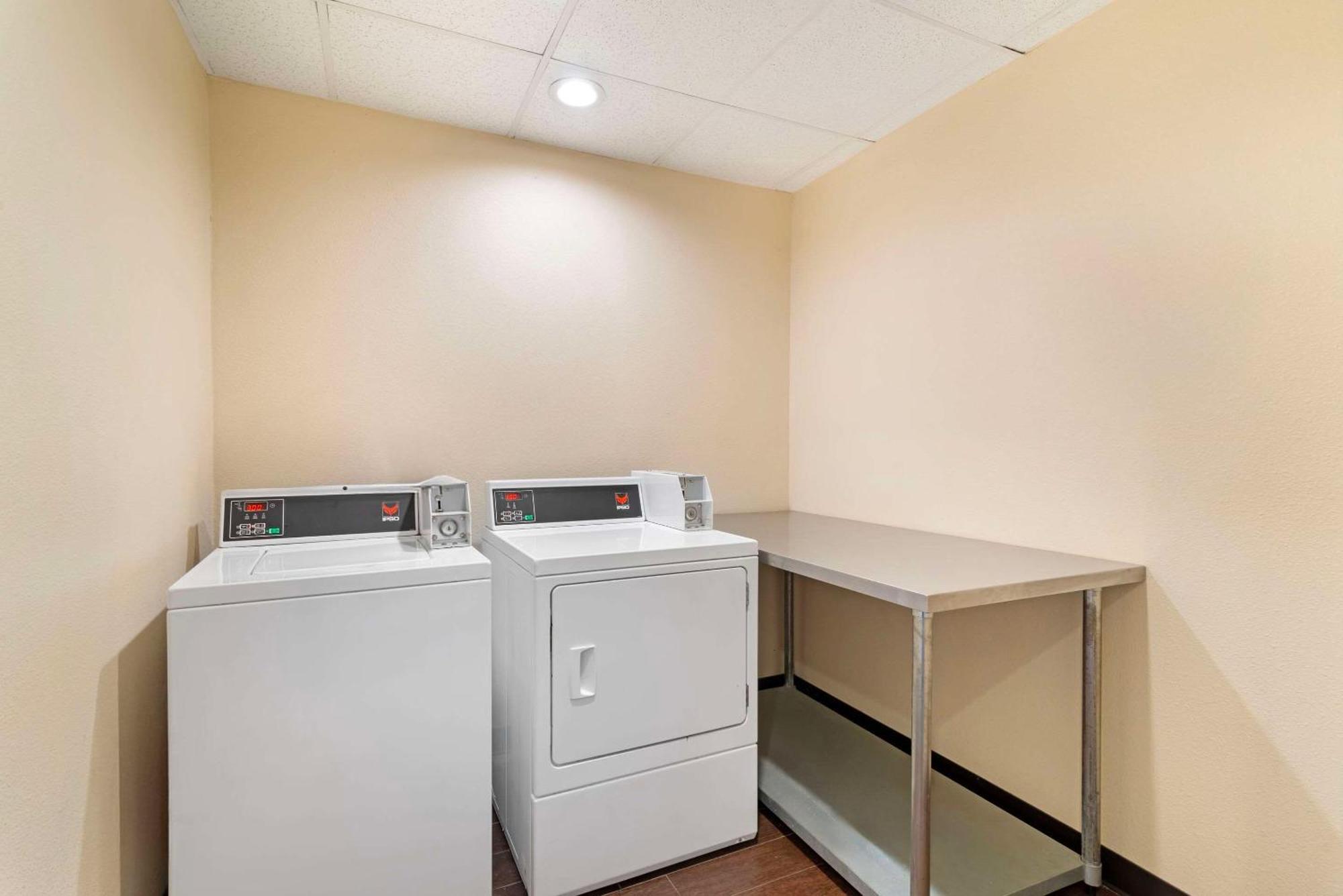 Quality Inn Valley - West Point Bagian luar foto