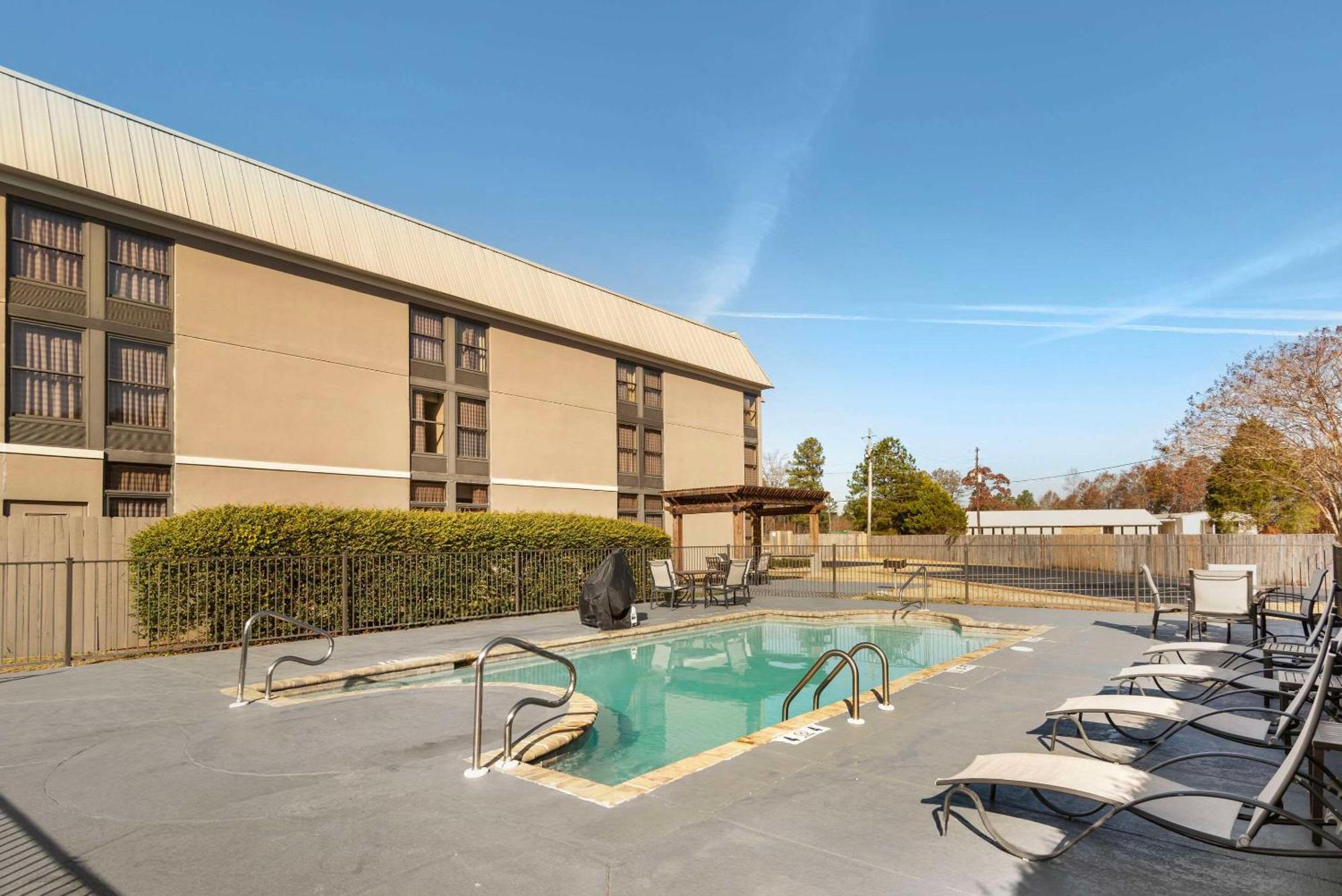 Quality Inn Valley - West Point Bagian luar foto