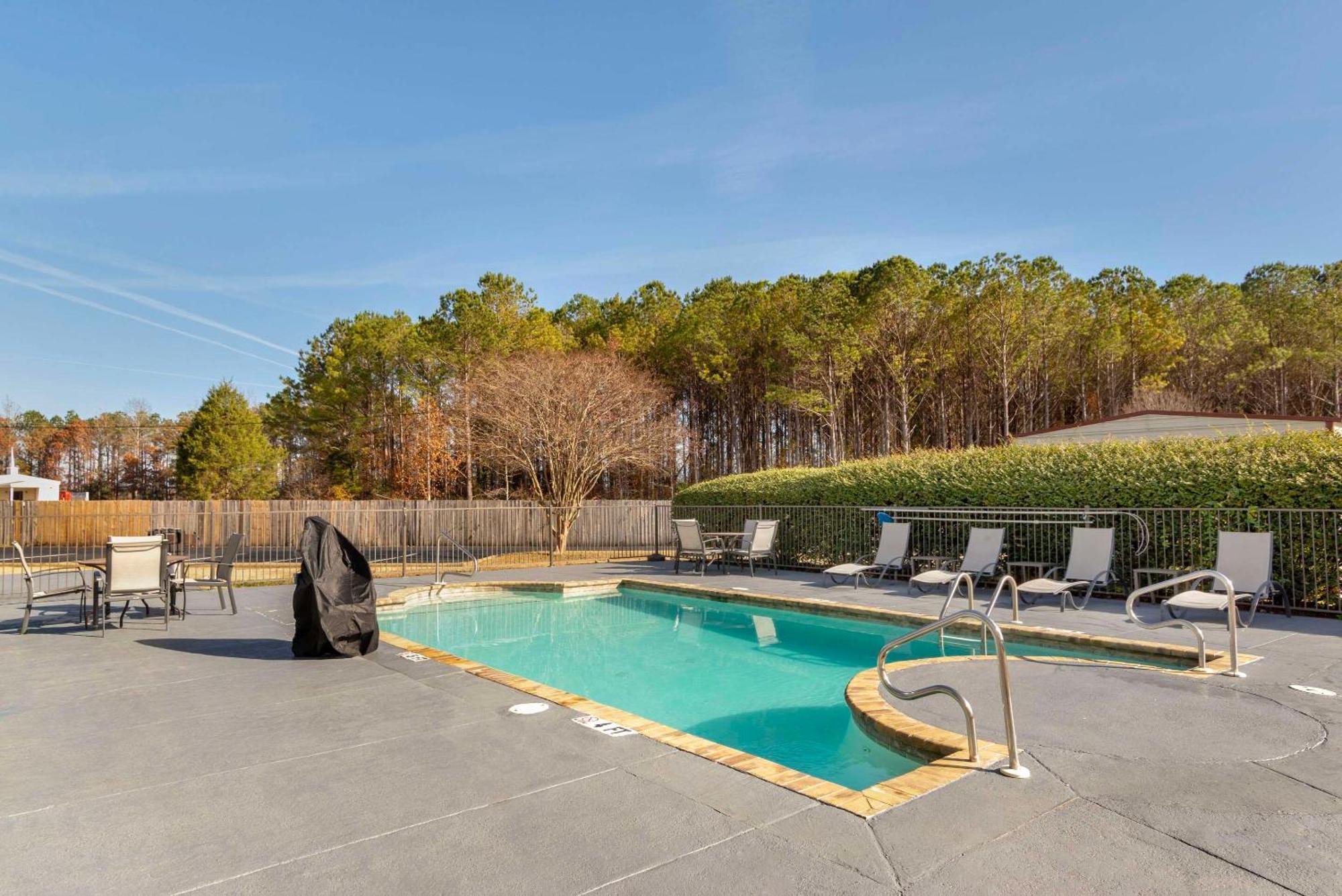 Quality Inn Valley - West Point Bagian luar foto
