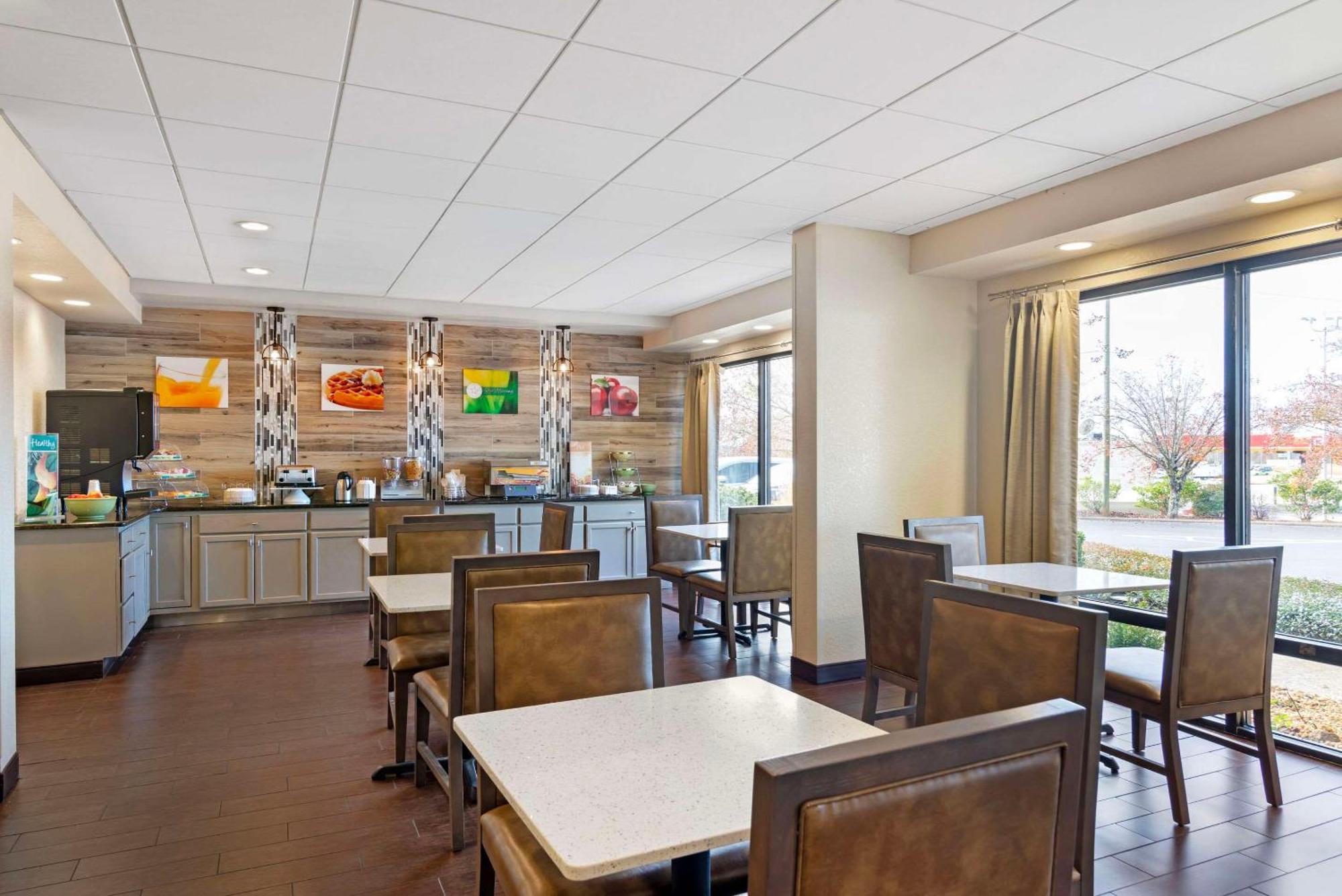 Quality Inn Valley - West Point Bagian luar foto