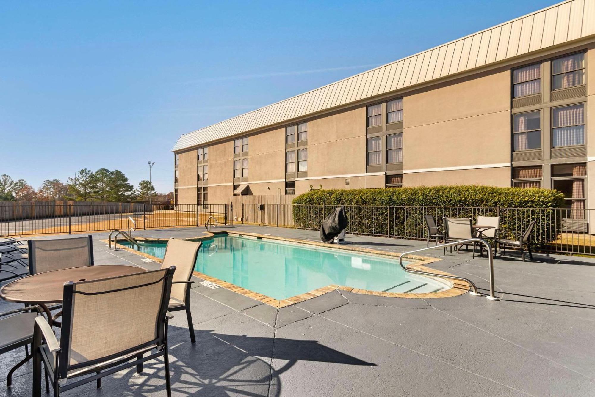 Quality Inn Valley - West Point Bagian luar foto