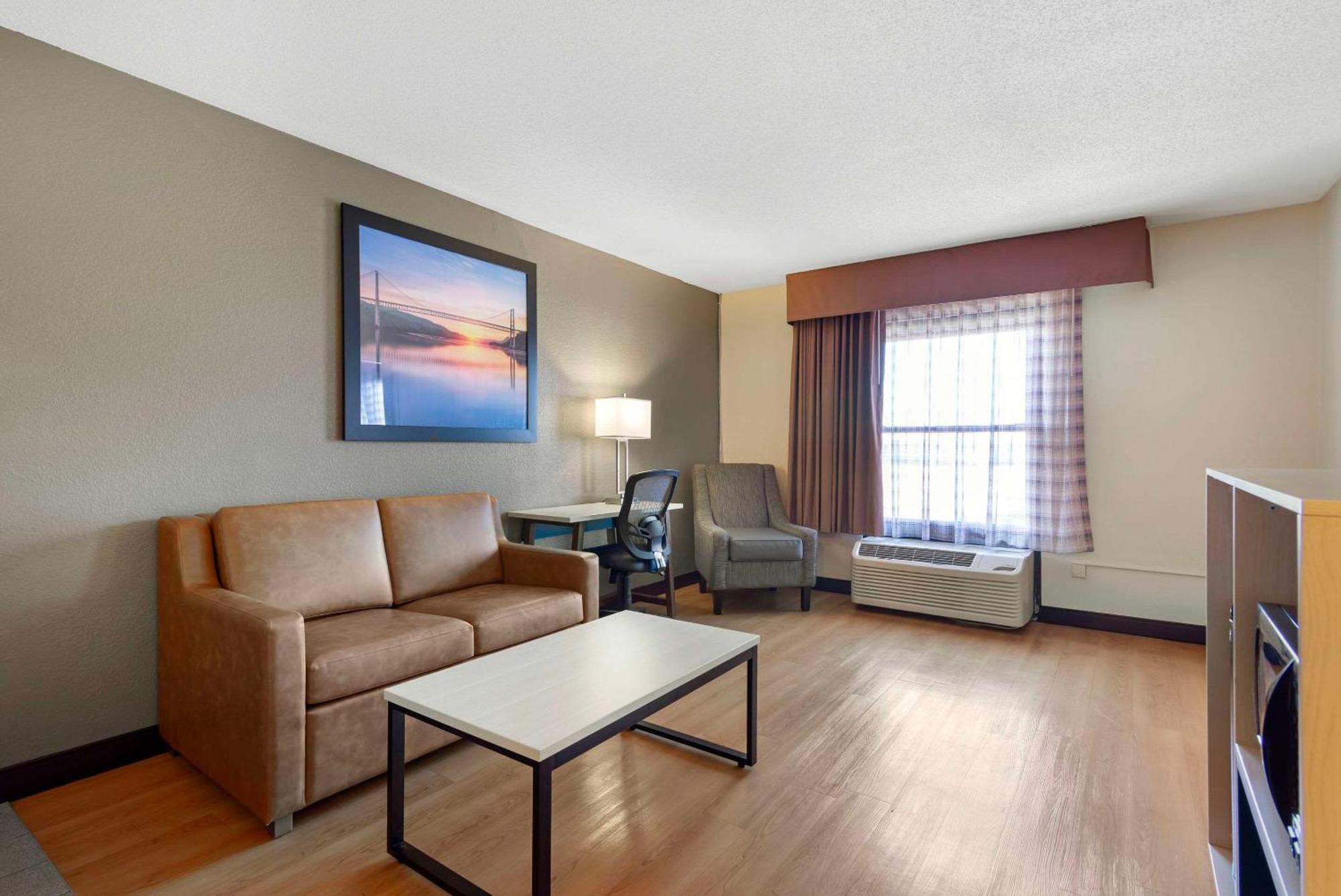Quality Inn Valley - West Point Bagian luar foto