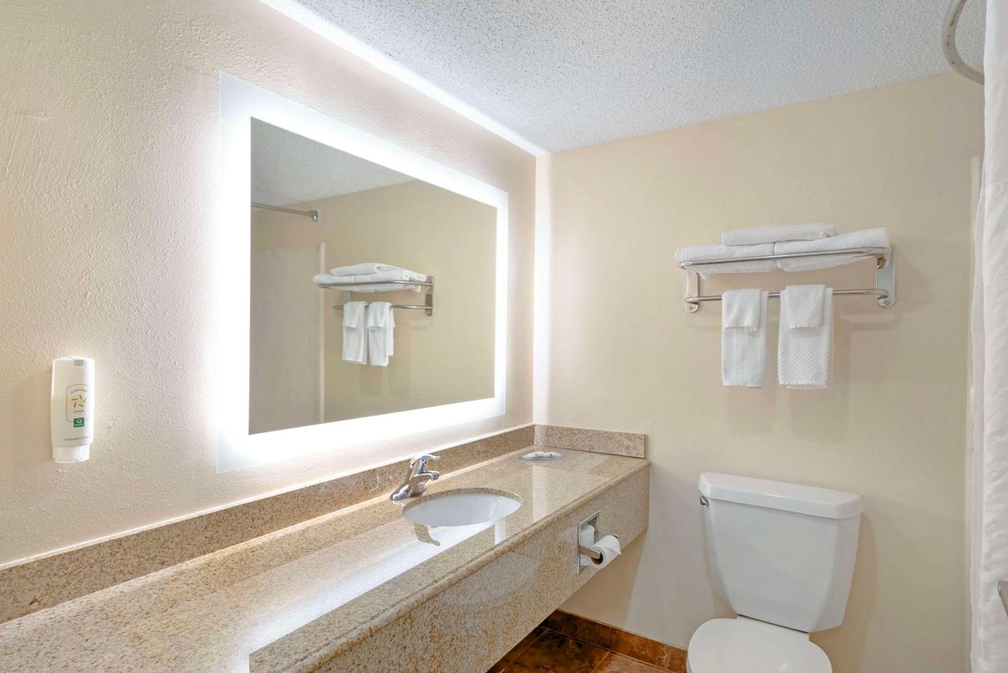 Quality Inn Valley - West Point Bagian luar foto