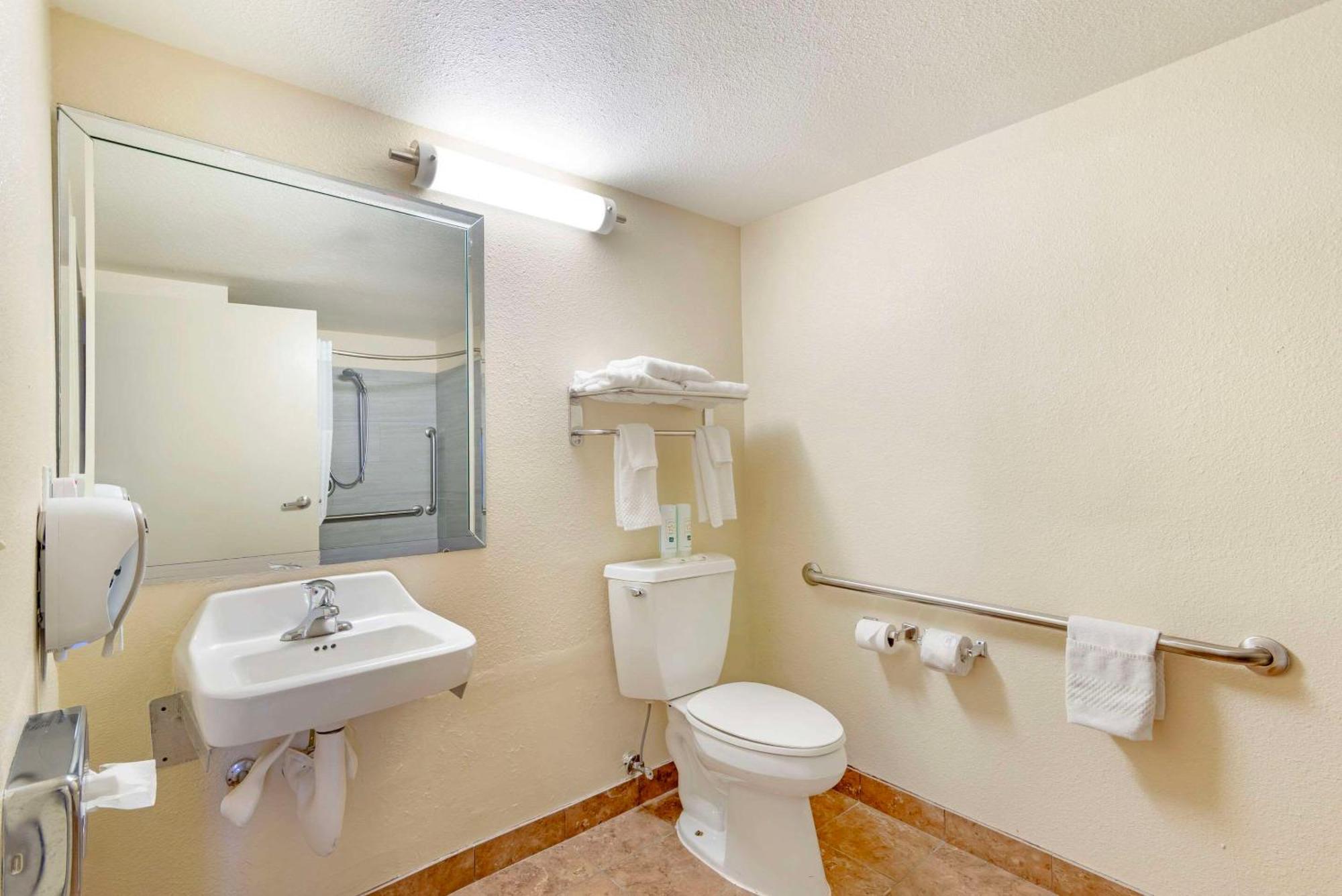 Quality Inn Valley - West Point Bagian luar foto