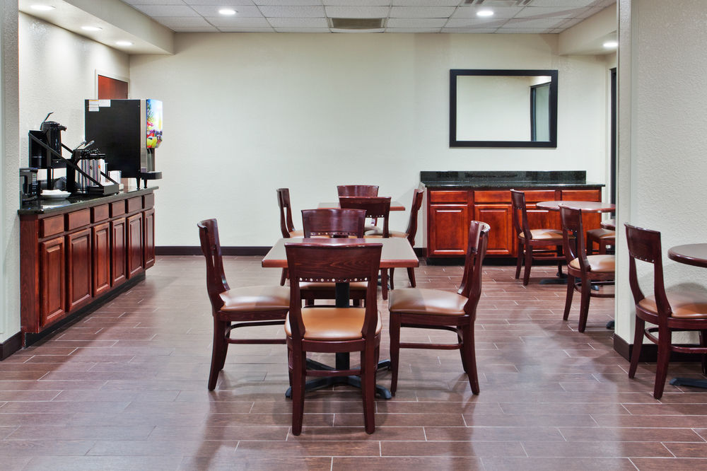 Quality Inn Valley - West Point Bagian luar foto