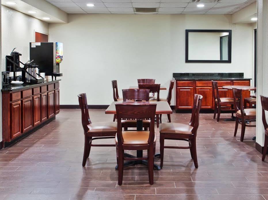 Quality Inn Valley - West Point Bagian luar foto